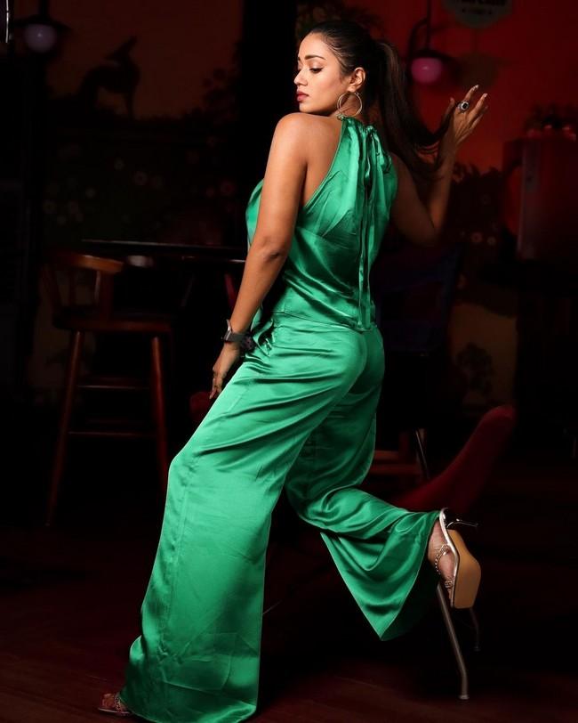 Nivetha Pethuraj 3