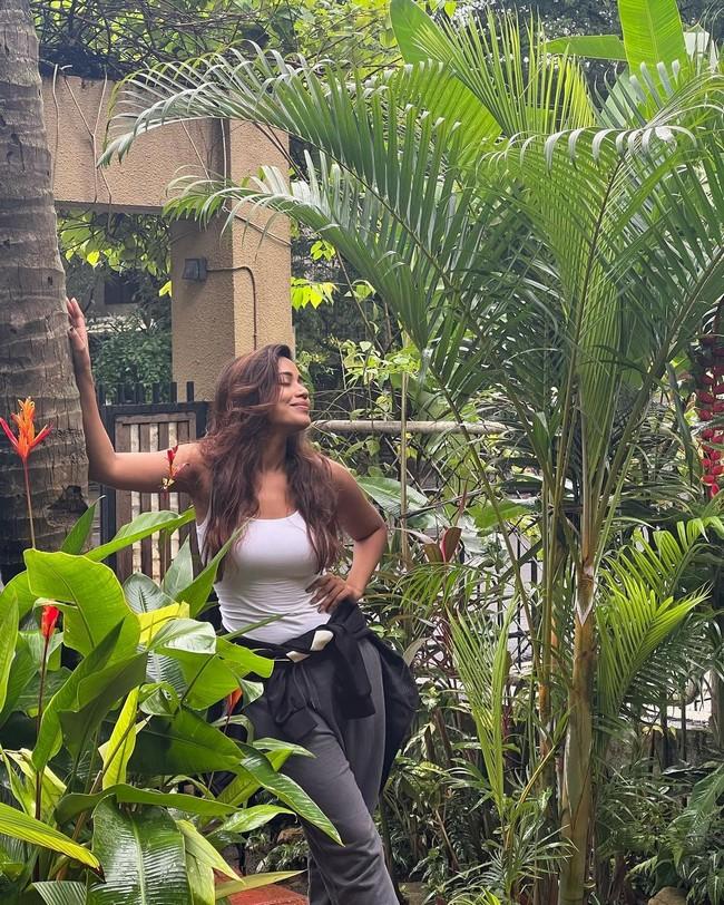 Nivetha Pethuraj 9