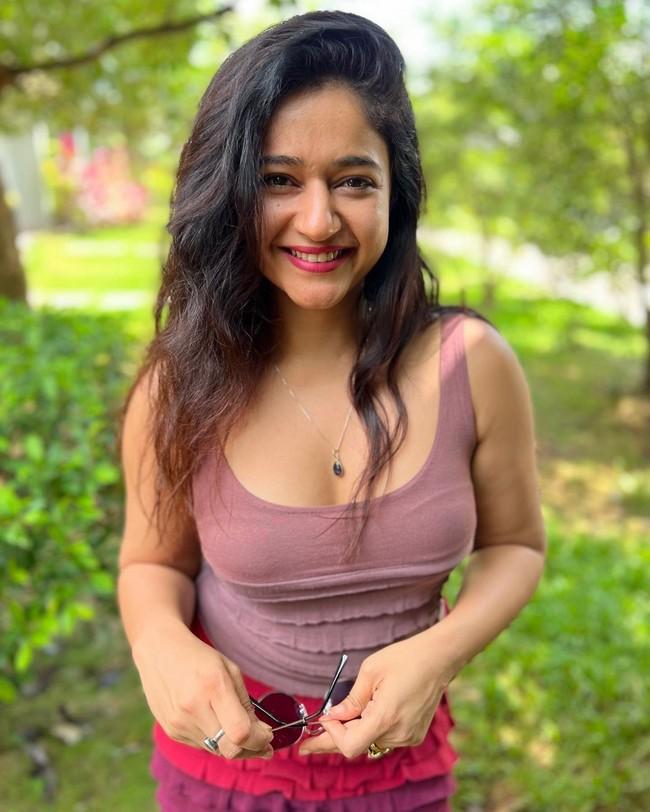 Poonam Bajwa 14