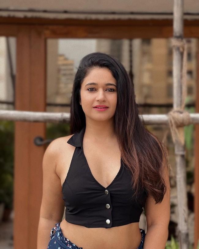 Poonam Bajwa 7