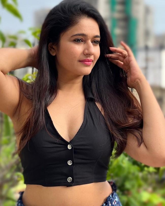 Poonam Bajwa 8
