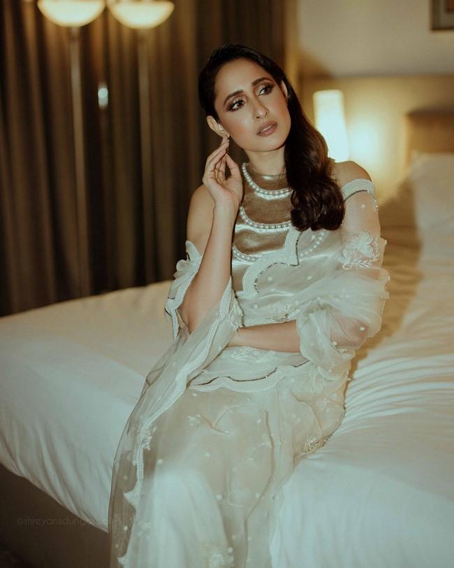 Pragya Jaiswal 10