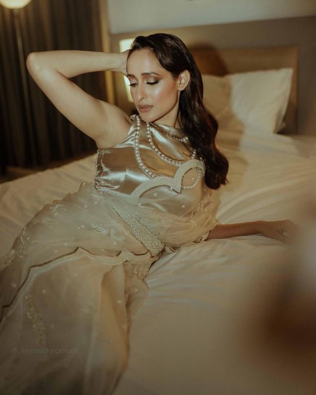 Pragya Jaiswal 13