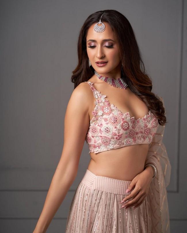 Pragya Jaiswal 3