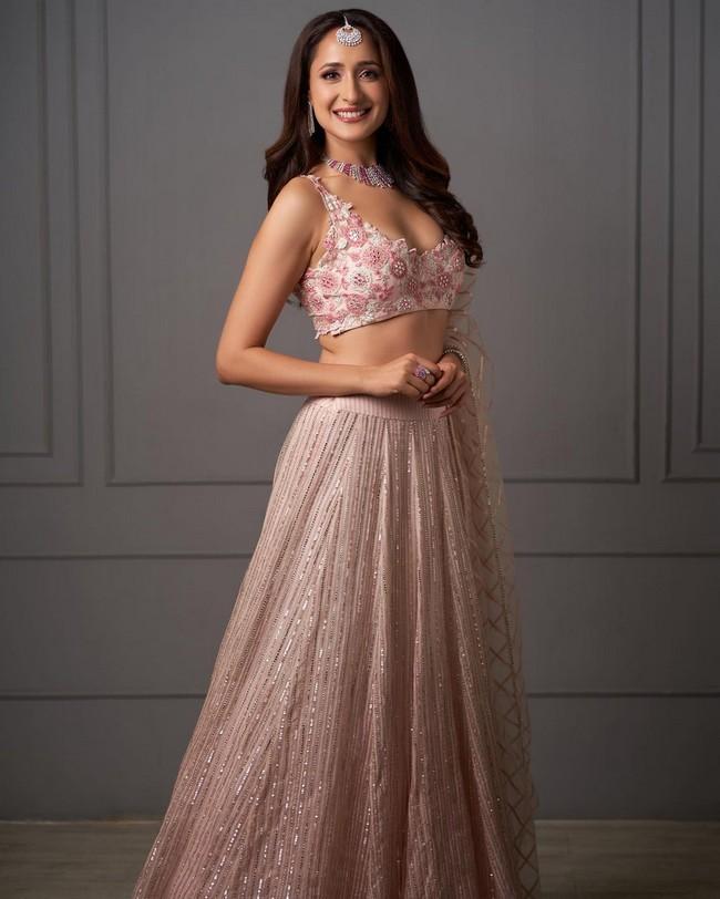 Pragya Jaiswal 4