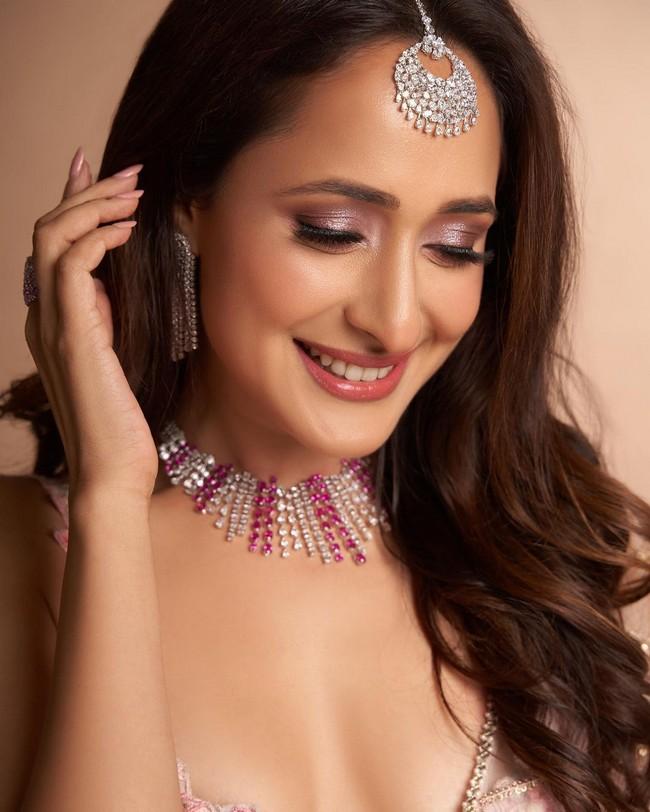 Pragya Jaiswal 5