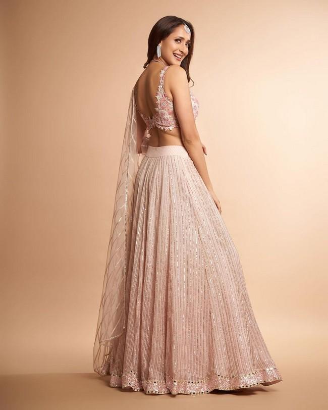 Pragya Jaiswal 6