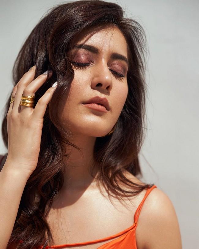 Raashii Khanna 9