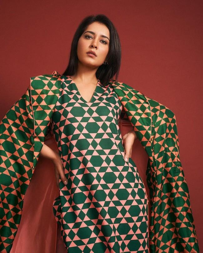 Raashii Khanna 10