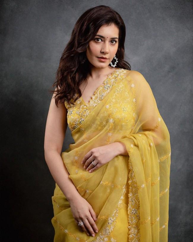 Raashii Khanna 2