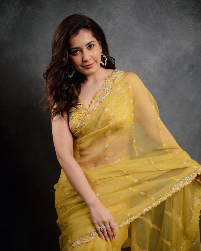 Raashii Khanna 3