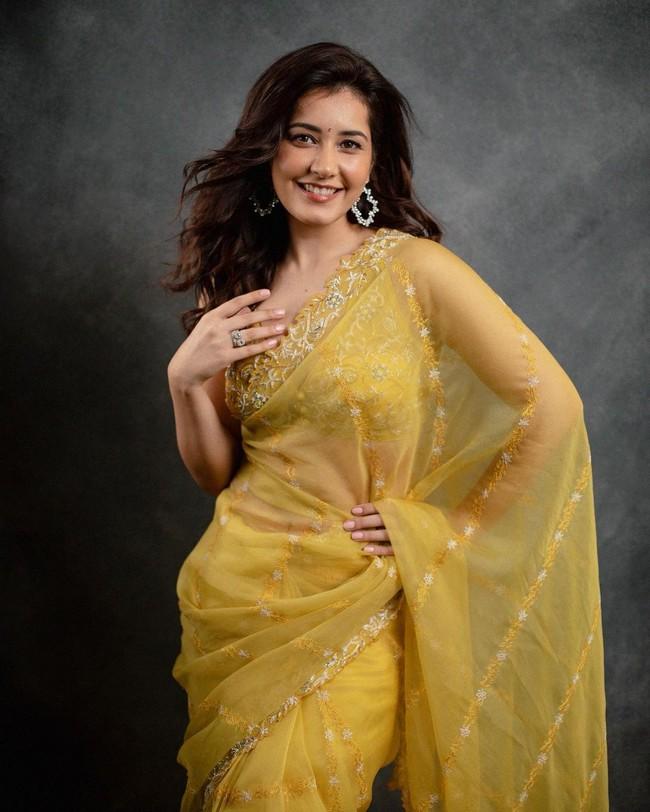 Raashii Khanna 4