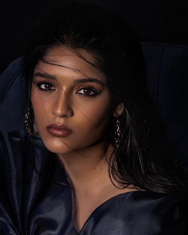 Ritika Singh 4