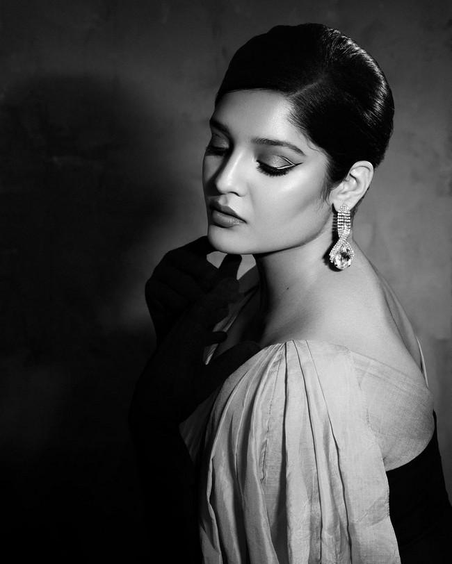 Ritika Singh 7