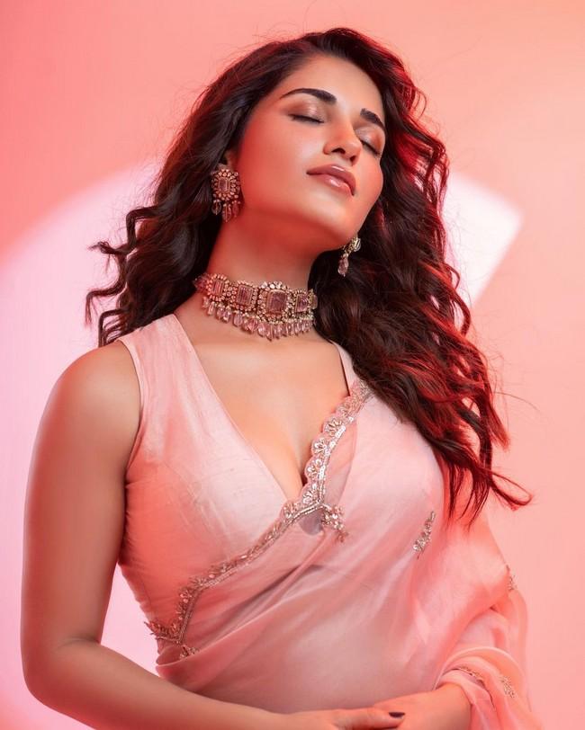 Ruhani Sharma 7