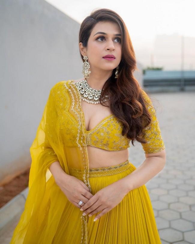 Shraddha Das 4