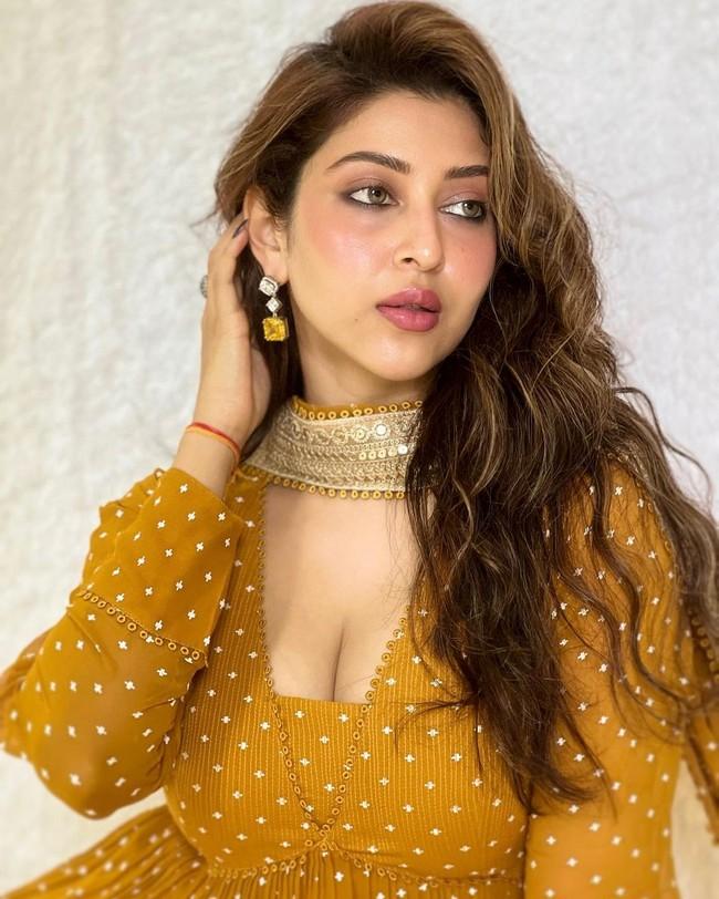 Sonarika Bhadoria 5