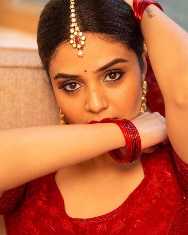 Sreemukhi 10
