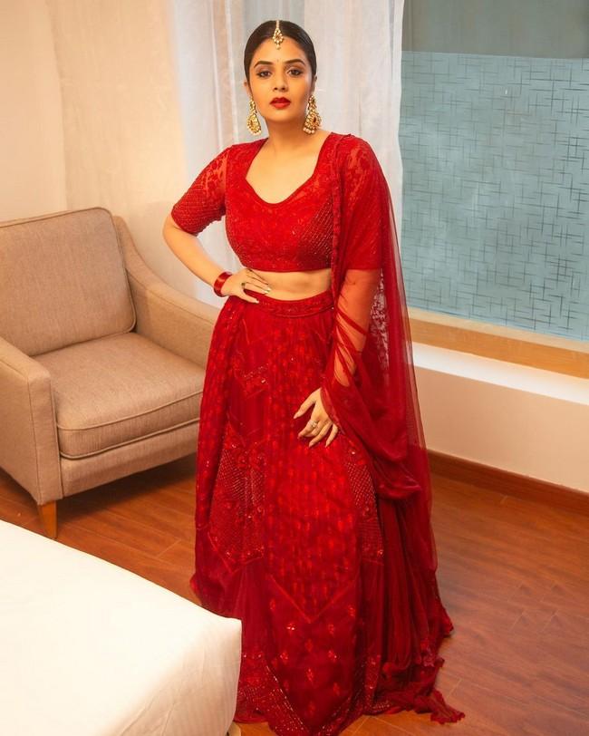 Sreemukhi 7