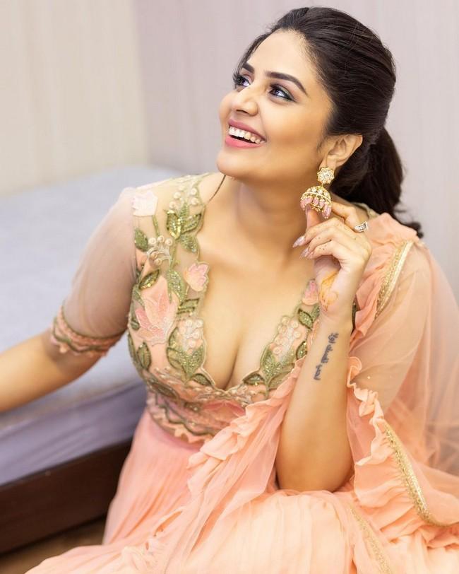 Sreemukhi 2