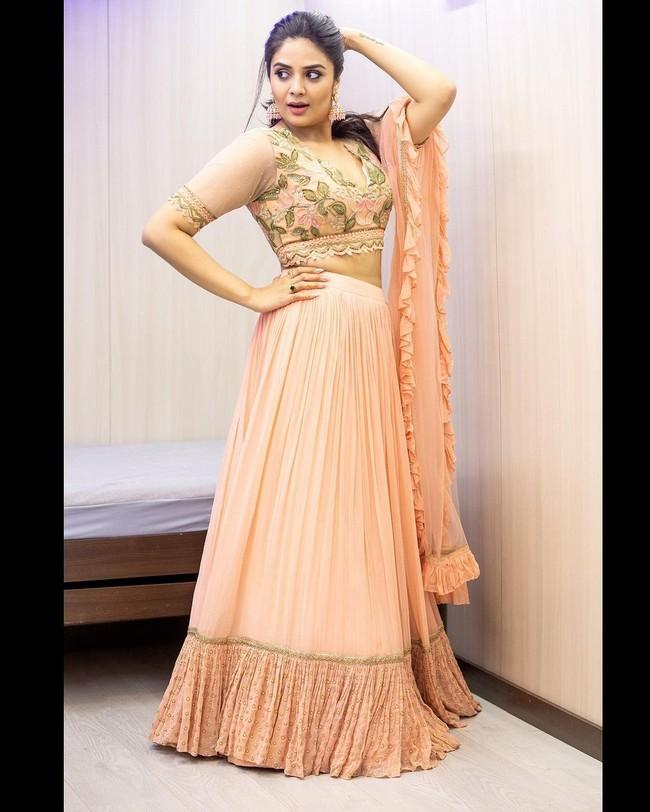Sreemukhi 5