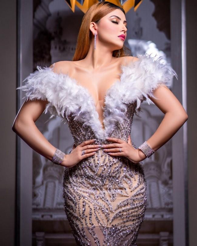 Urvashi Rautela 16
