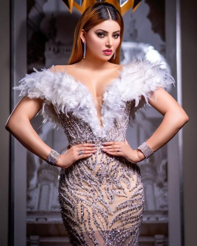 Urvashi Rautela 9
