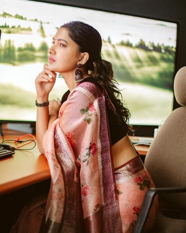 Vani Bhojan 6