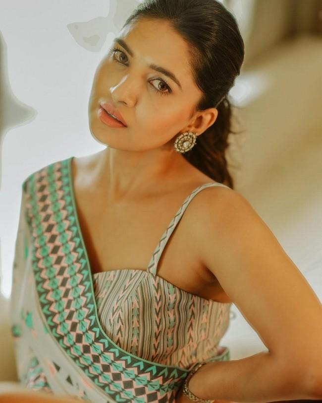 Vani Bhojan 9