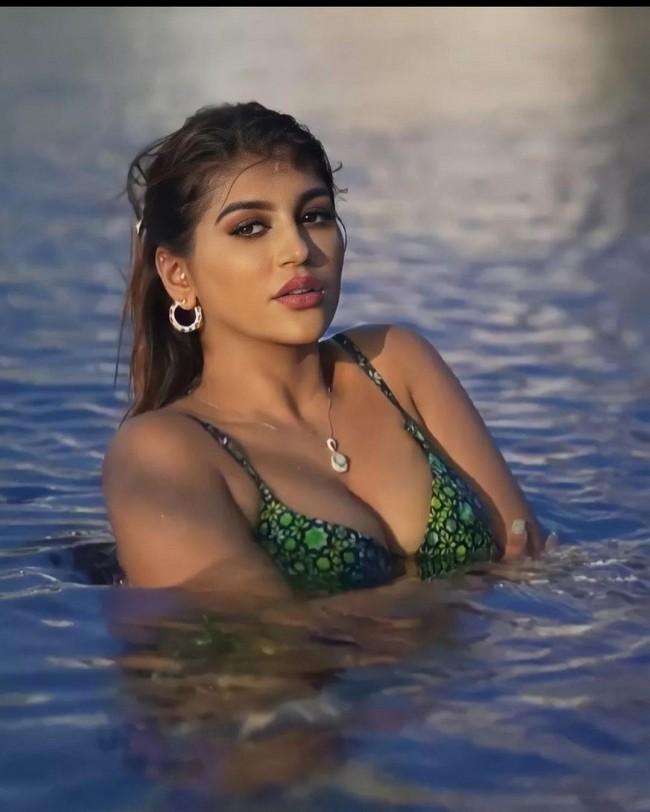 Yashika Aannand 4