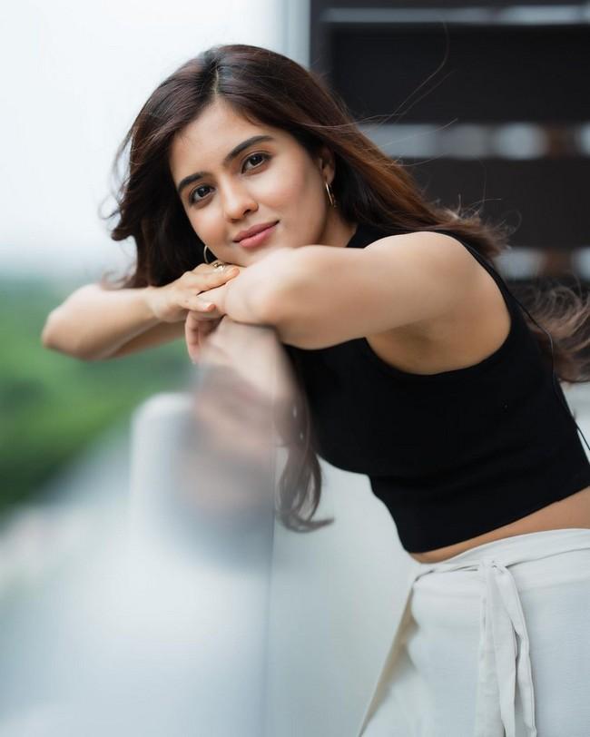 Amritha Aiyer 10