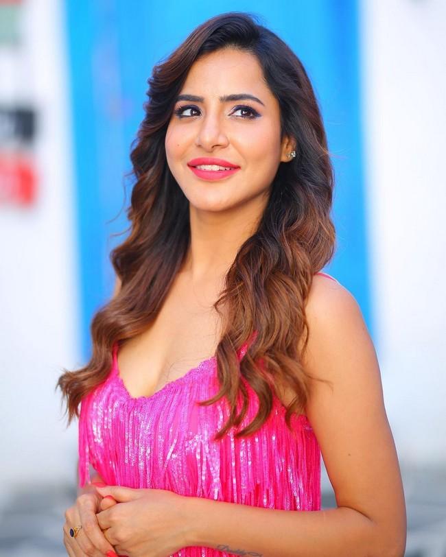 Ashu Reddy 3