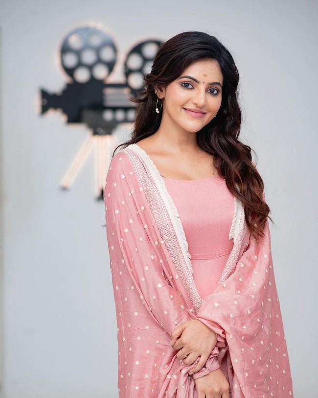 Athulyaa Ravi 5