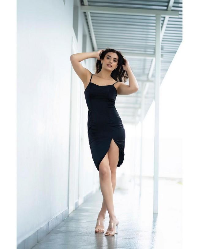 Divyansha Kaushik 5