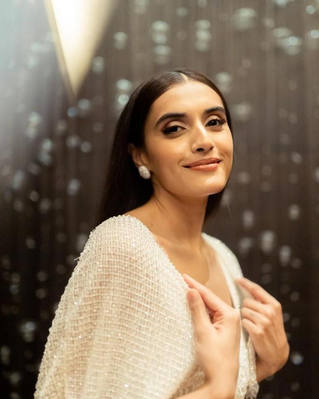 Divyansha Kaushik 9