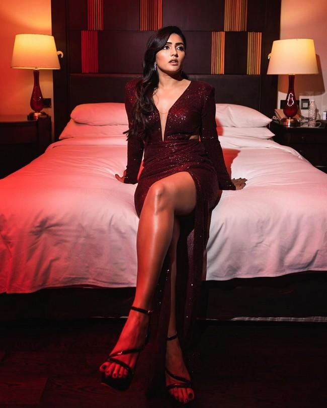 Eesha Rebba 8