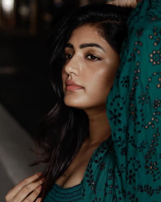 Eesha Rebba 11