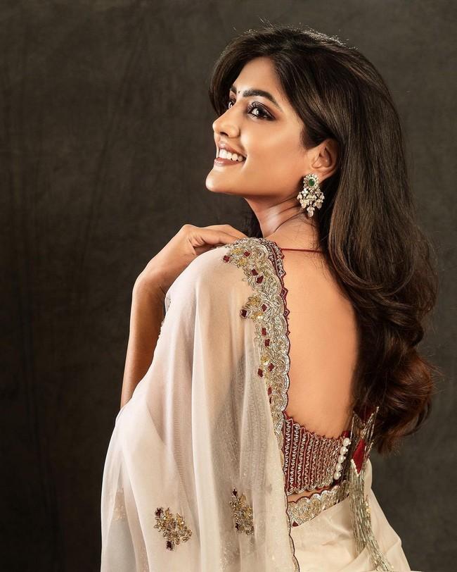 Eesha Rebba 3
