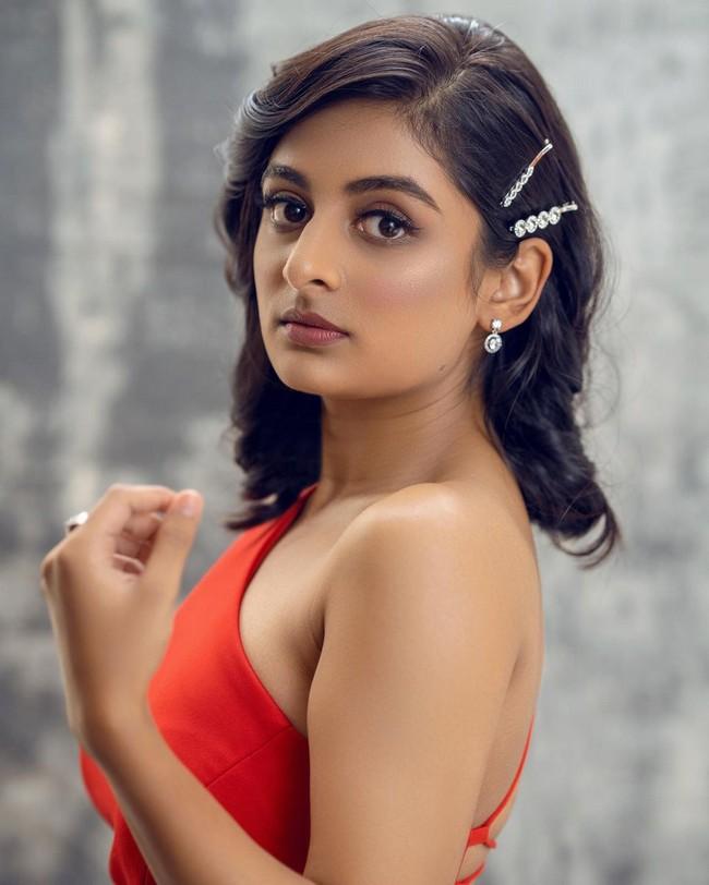 Esther Anil 5