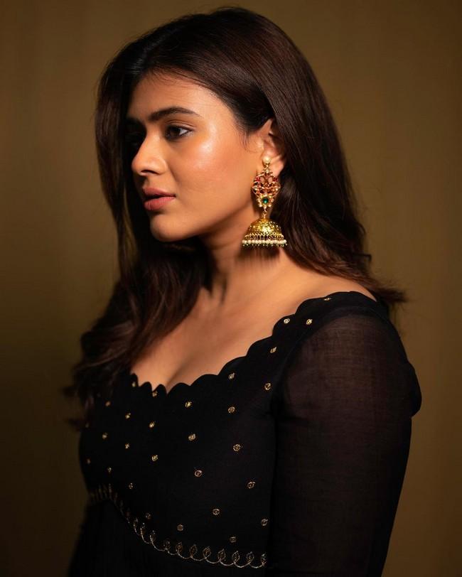 Hebah Patel 10