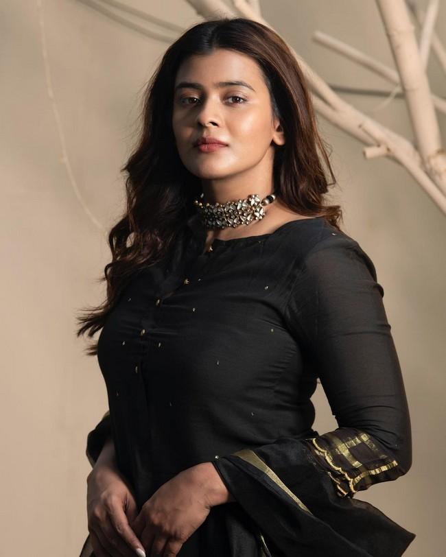 Hebah Patel 2