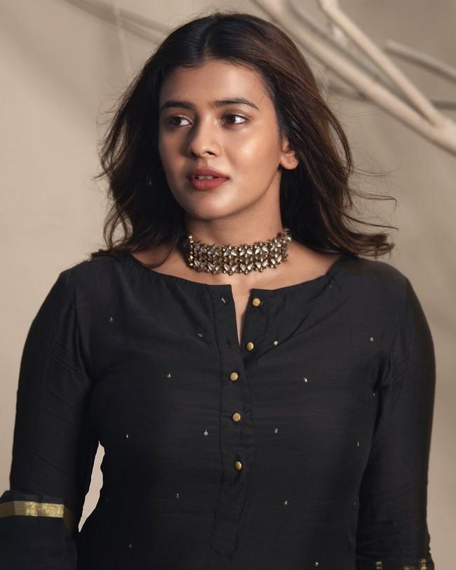 Hebah Patel 6