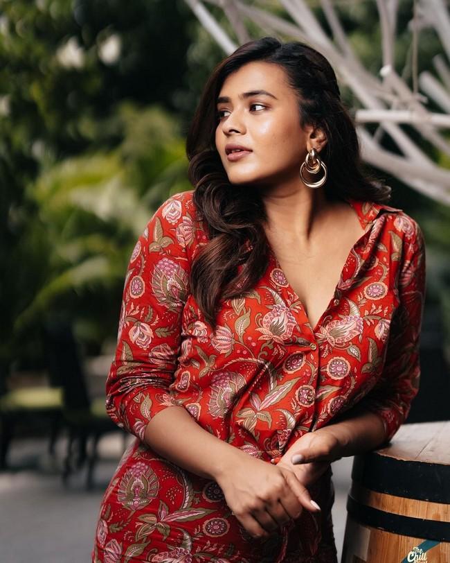 Hebah Patel 11