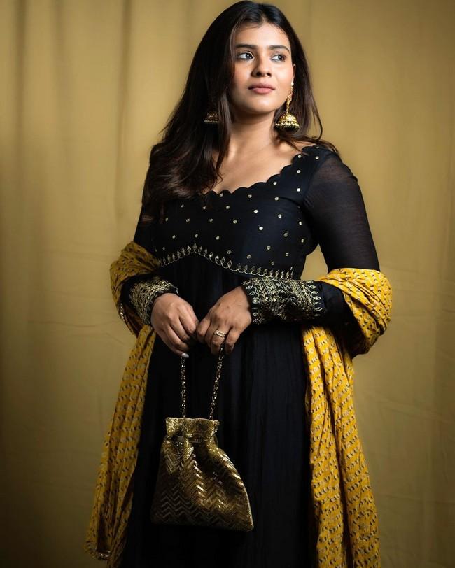 Hebah Patel 6
