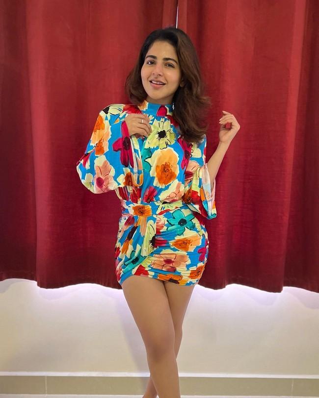 ISWARYA MENON 11
