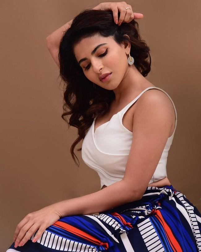 ISWARYA MENON 7