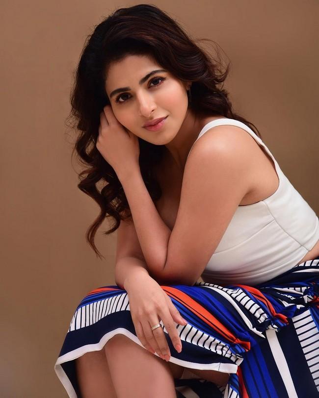 ISWARYA MENON 8