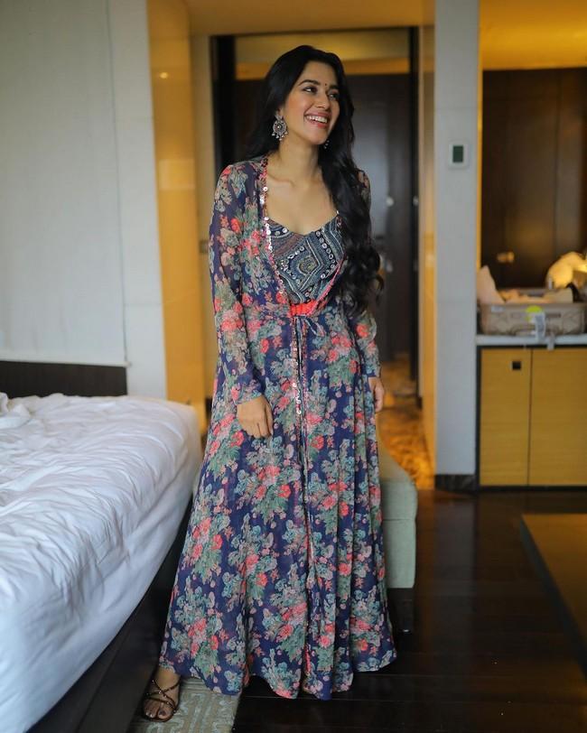 Mirnalini Ravi 11