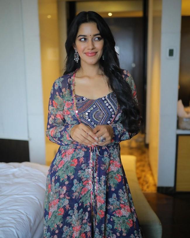 Mirnalini Ravi 12