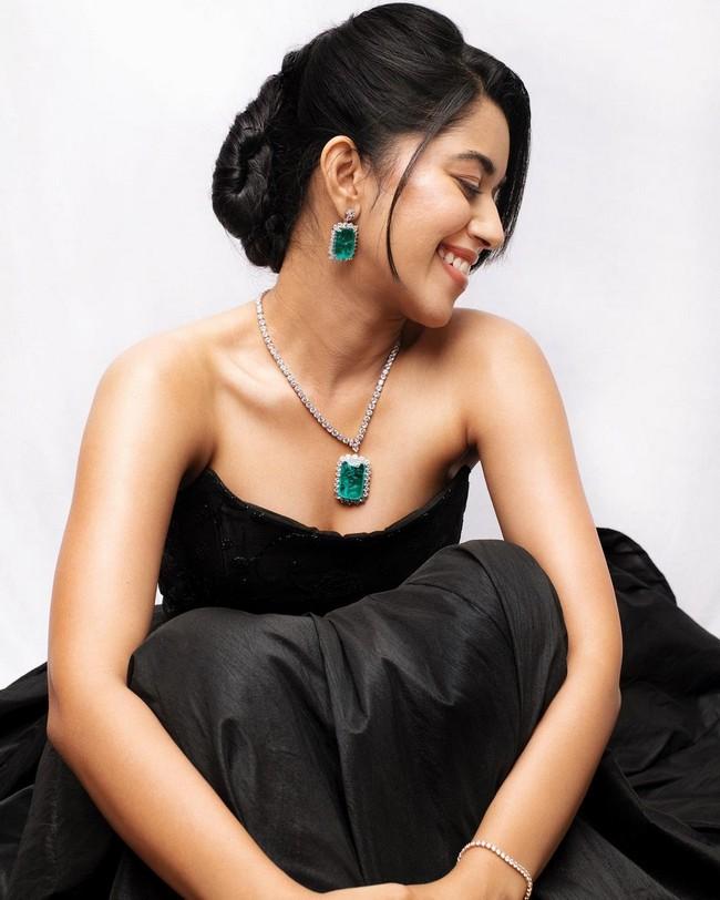 Mirnalini Ravi 10